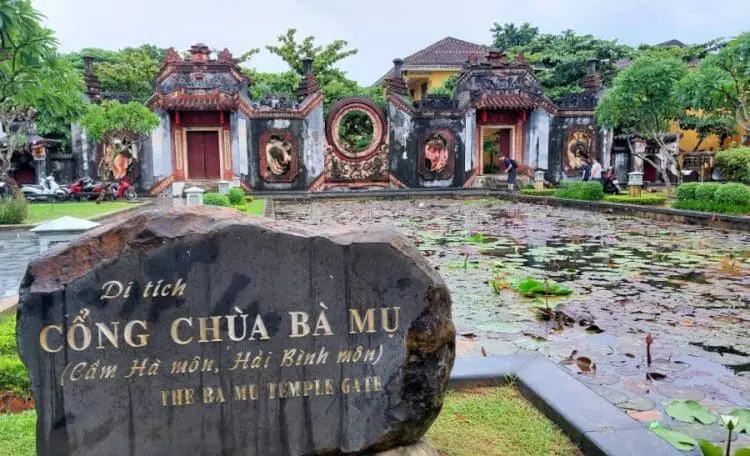 Ba Mu Temple Gate