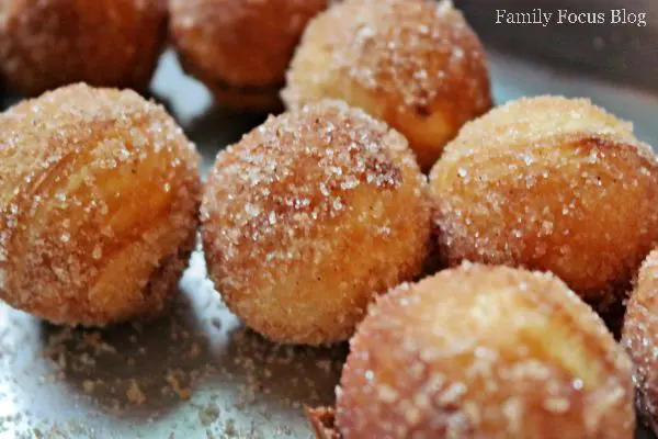 How To Make Cinnamon Sugar Donut Holes
