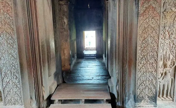 angkor wat hall of echos