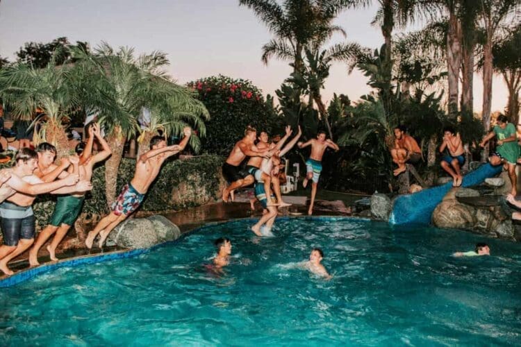 pool party
