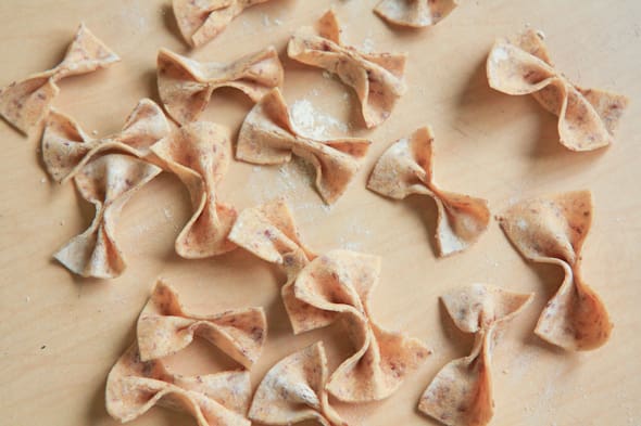 whole grain pastas via backtoherroots.com